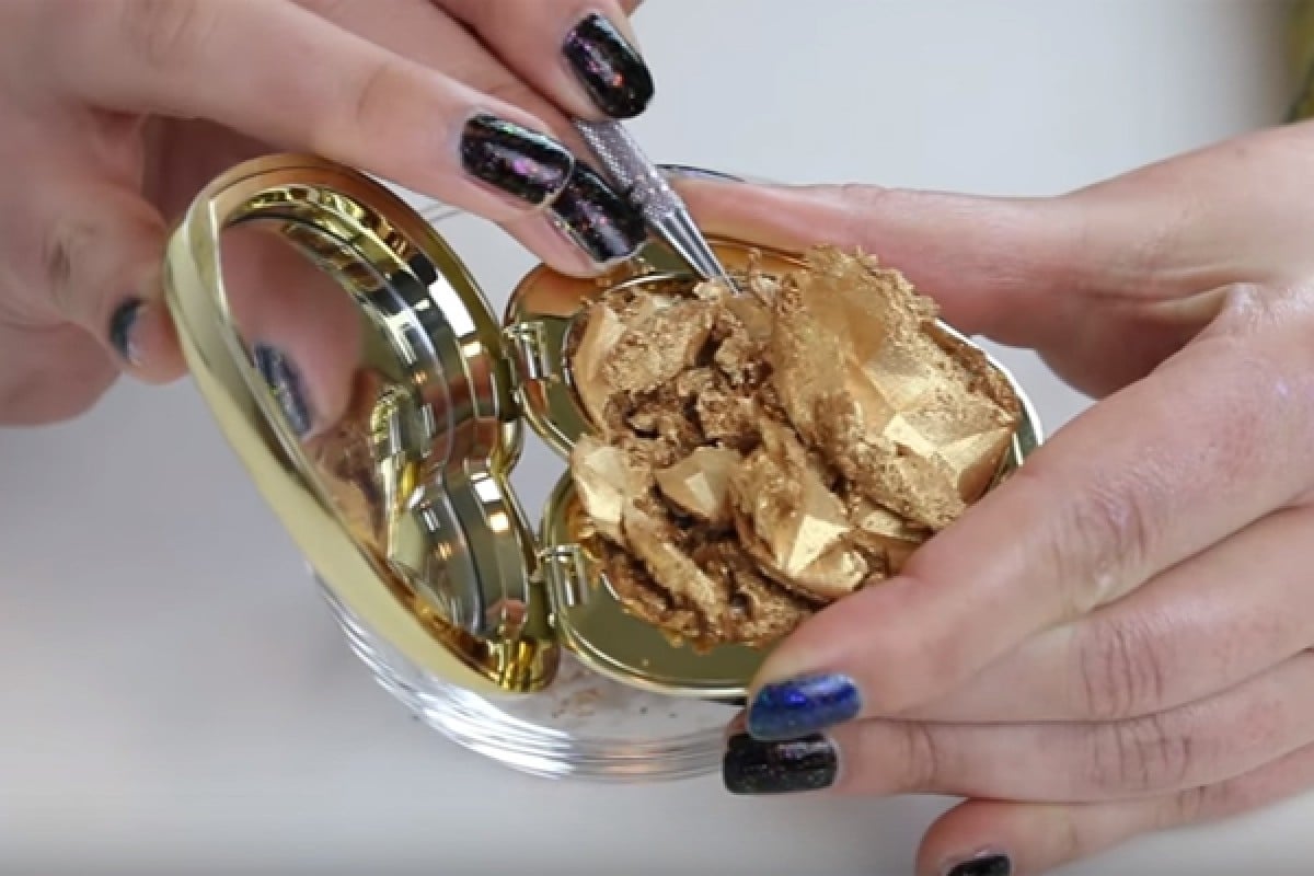 The Too Faced Love Light Highlighter in You Light Up My Life is HK$234.