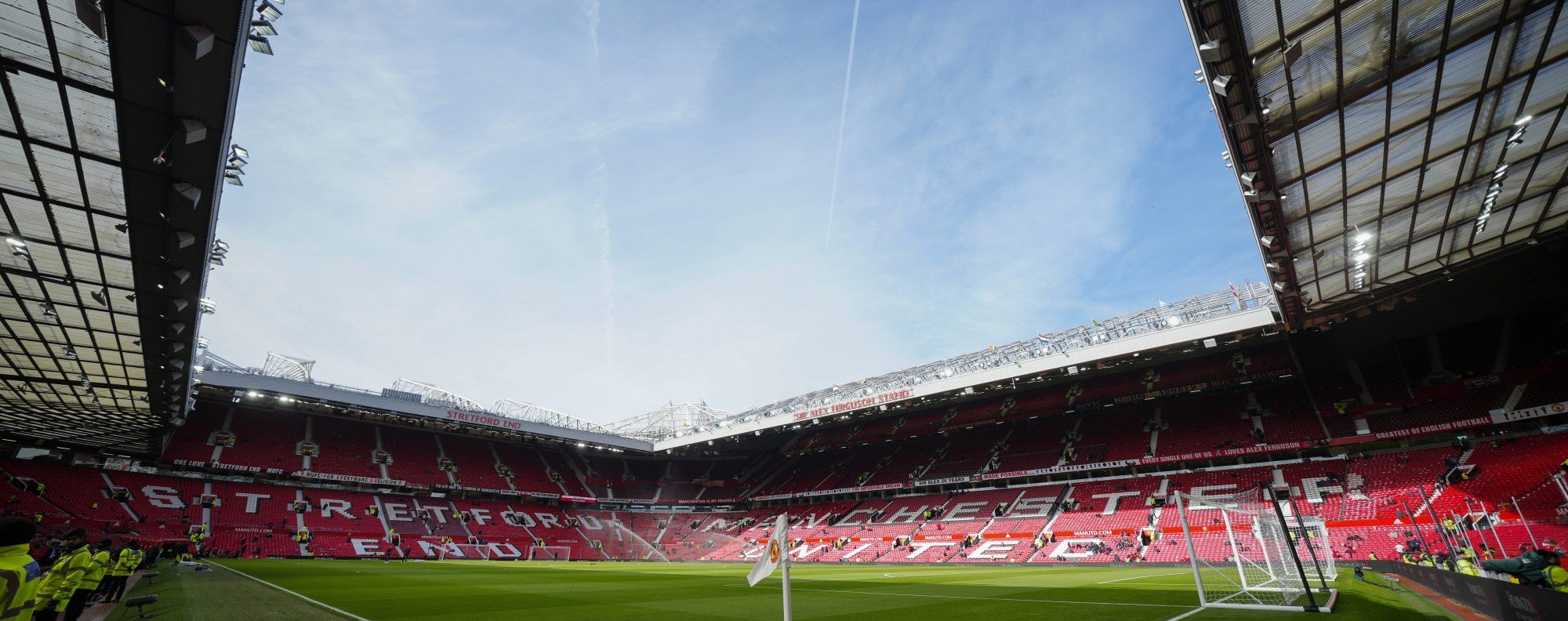 Manchester United's Marketing: A Leading Light in the World of Football, image size:2000x792