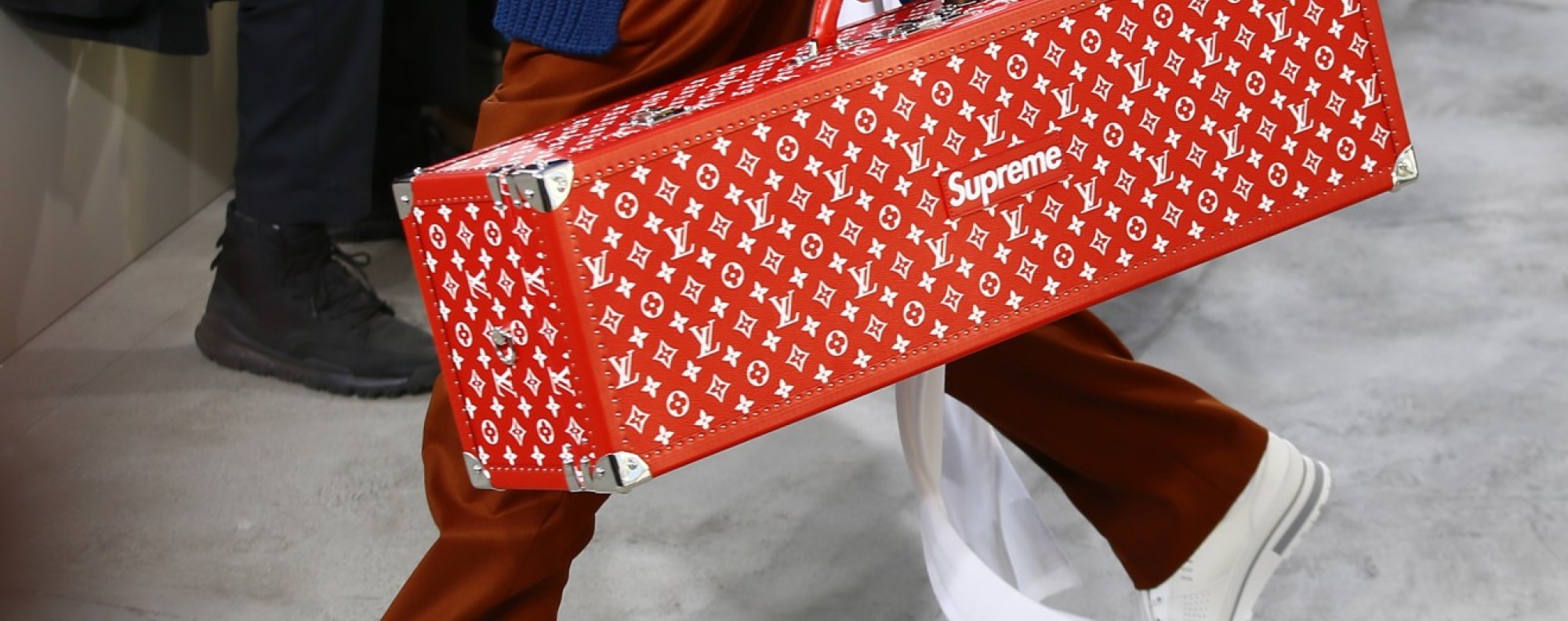 Supreme louis vuitton skateboard sales case