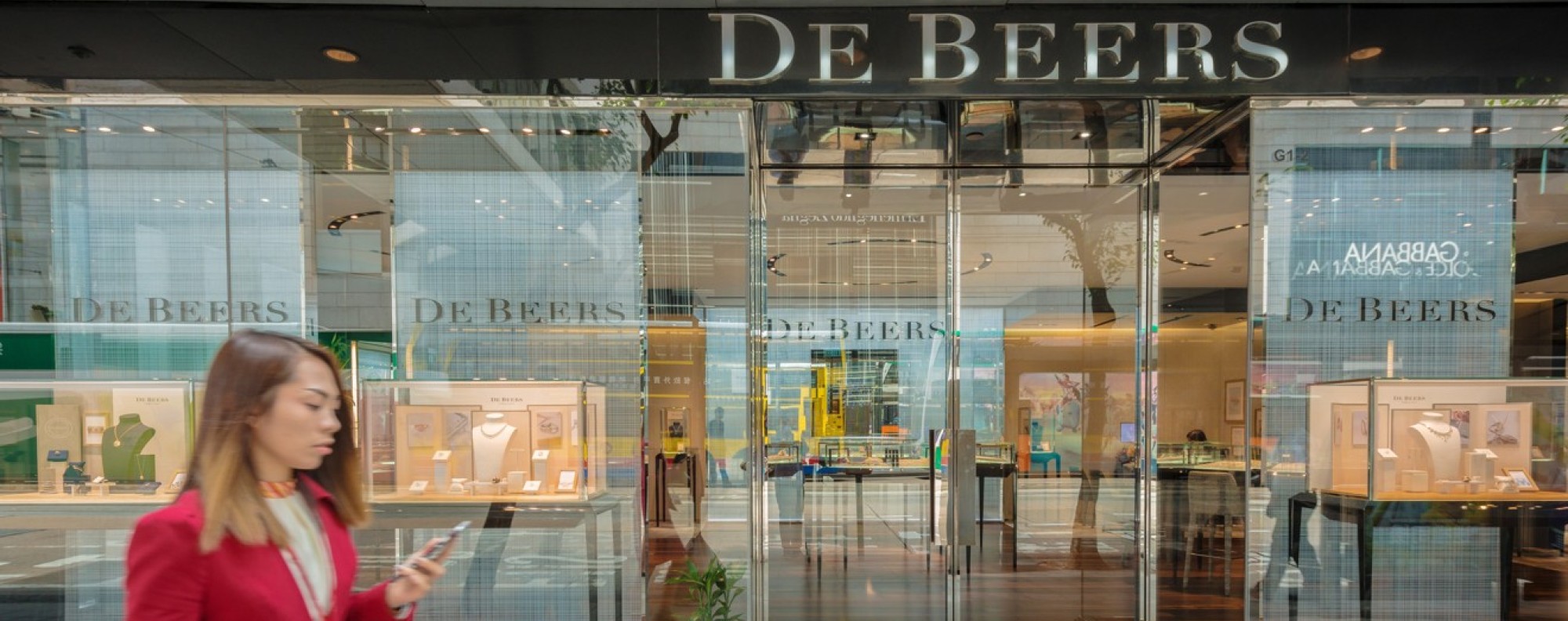 De Beers Diamond Jewellers Opens Third Store in Hong Kong