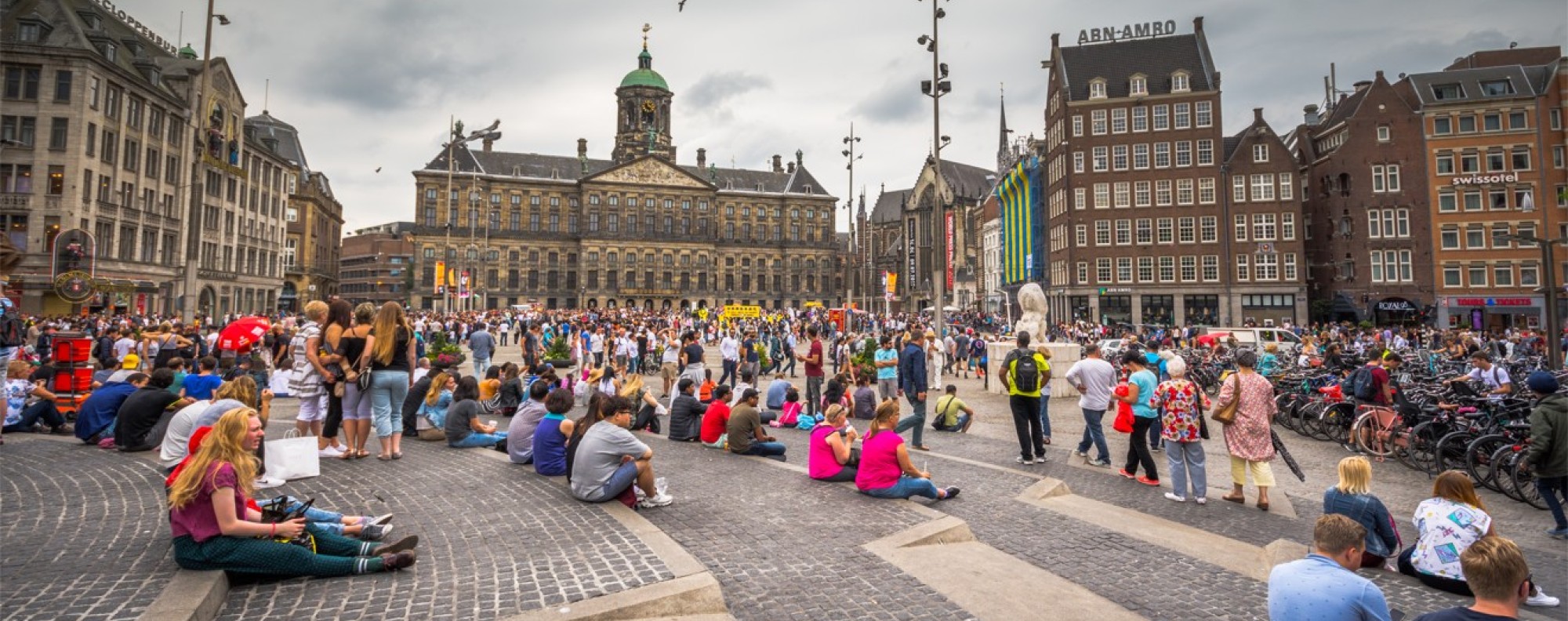 Amsterdam's female mayor considers pulling plug on red light