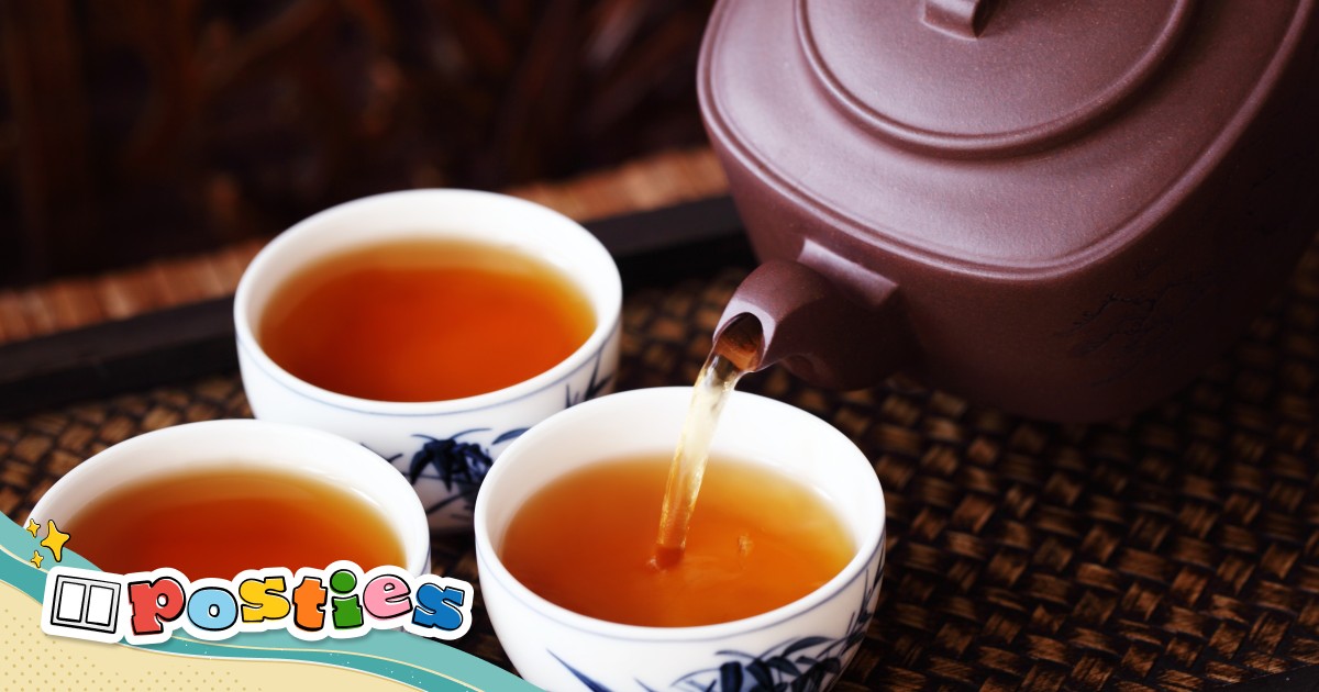 Tea three. Три кружки чая. Три чашечки чая. Чай на троих. Чайна наливающий чай на чашке.