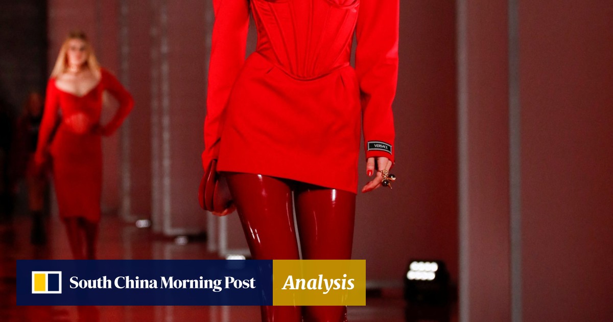 Milan Fashion Week 2022: Versace made a statement with contrasting looks  during its autumn/winter show, trotted out by Gigi and Bella Hadid, and  Kate Moss' daughter Lila