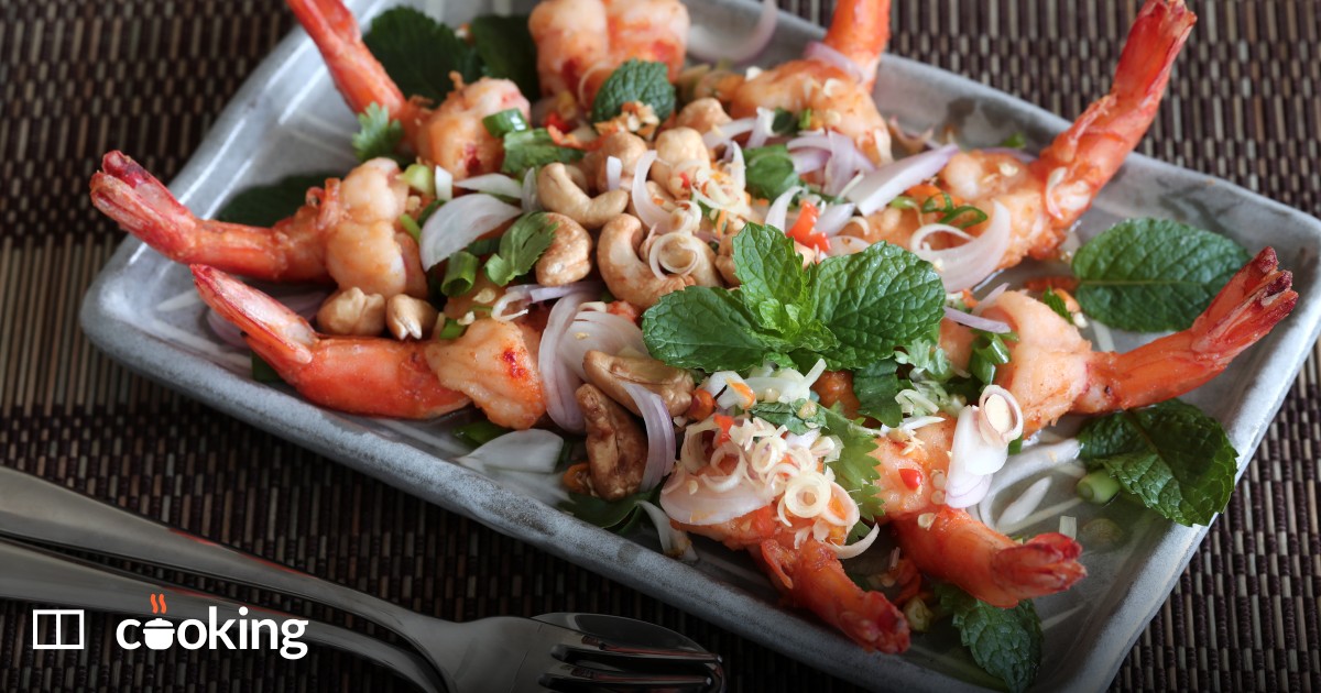 Thai fried shrimp salad