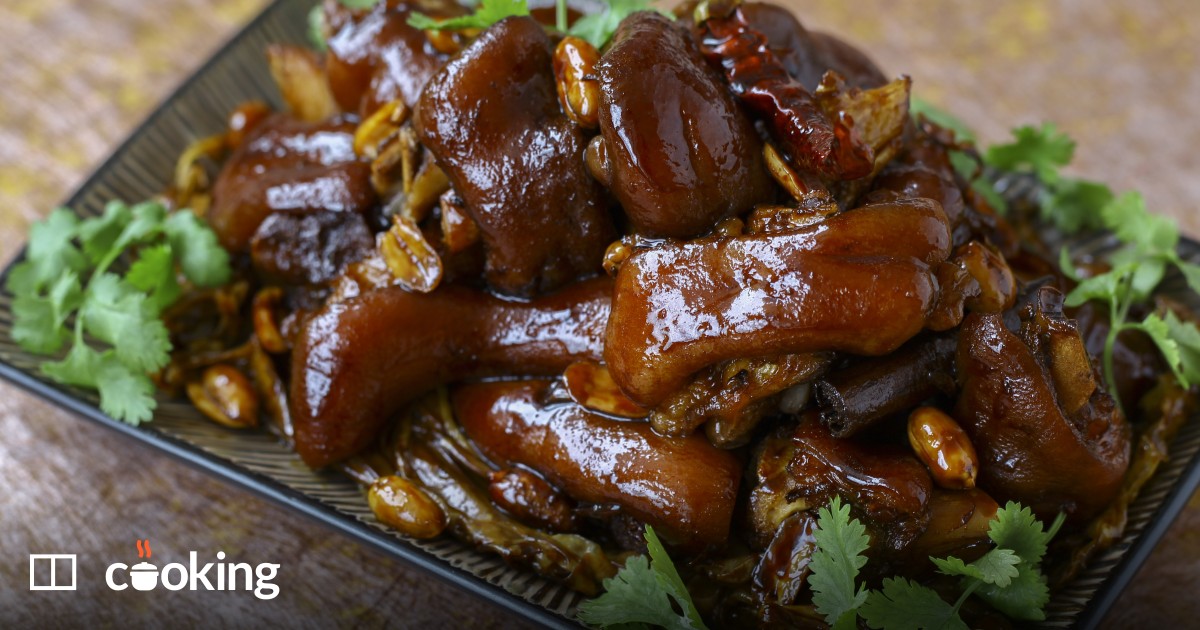 Chinese braised pigs feet with soy sauce and spices - recipe