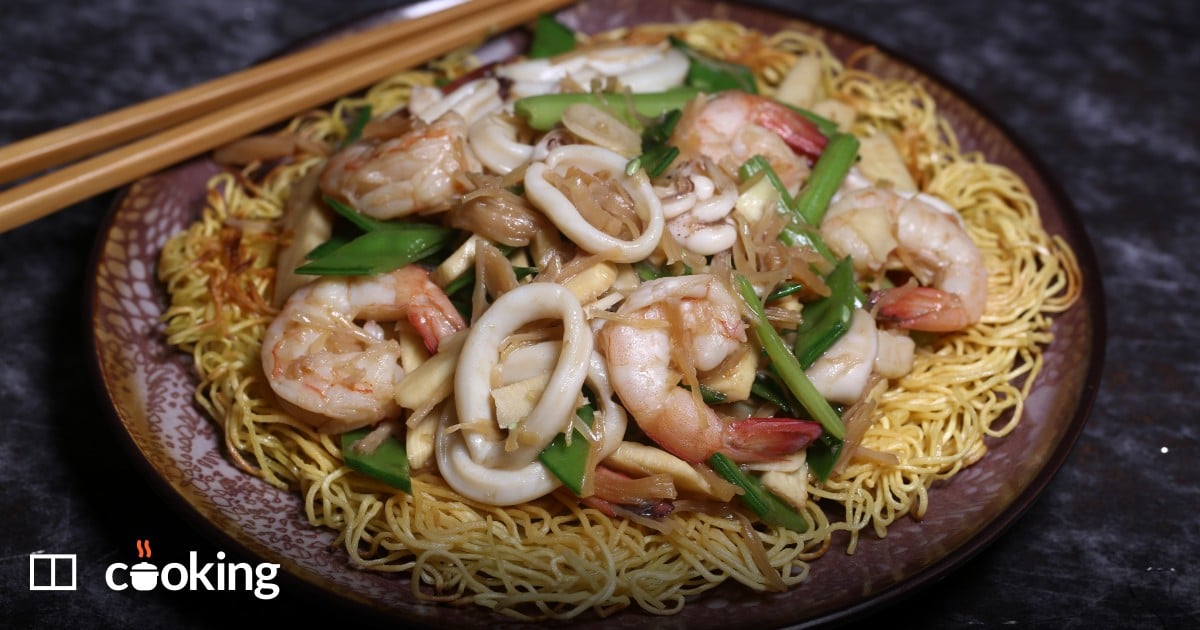 Shrimp chow mein with vegetables-image