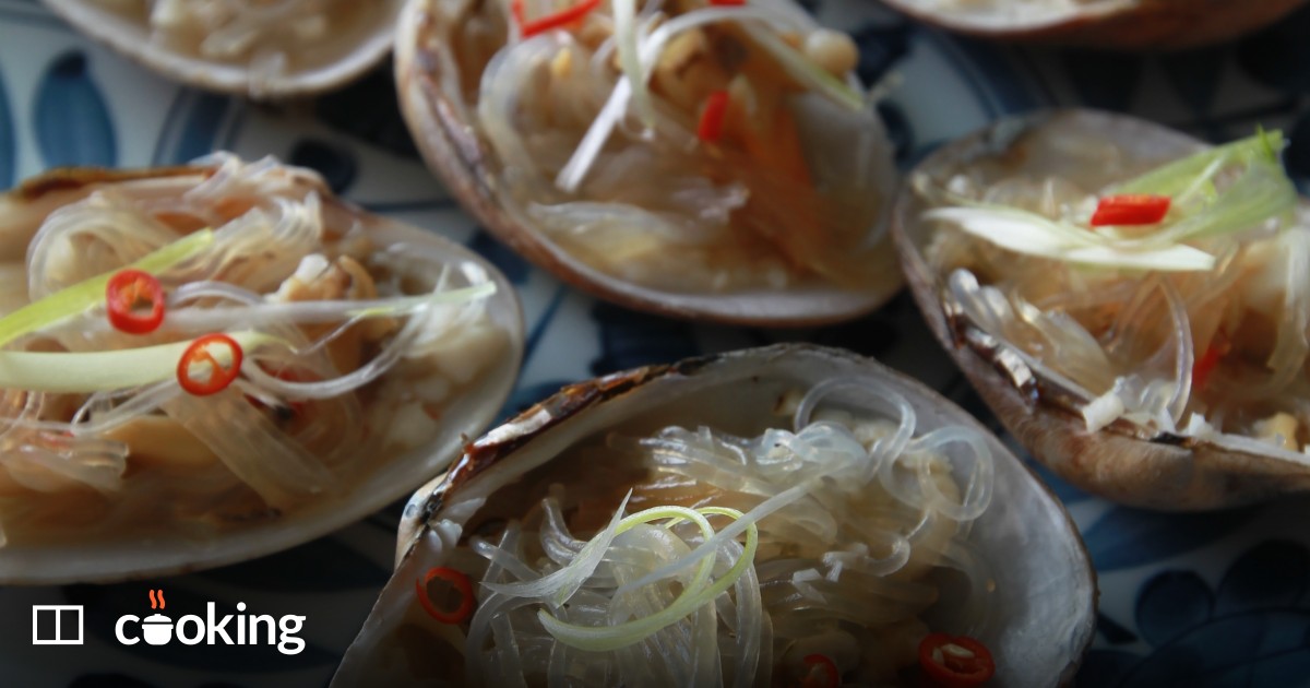 Steamed clams with noodles - recipe