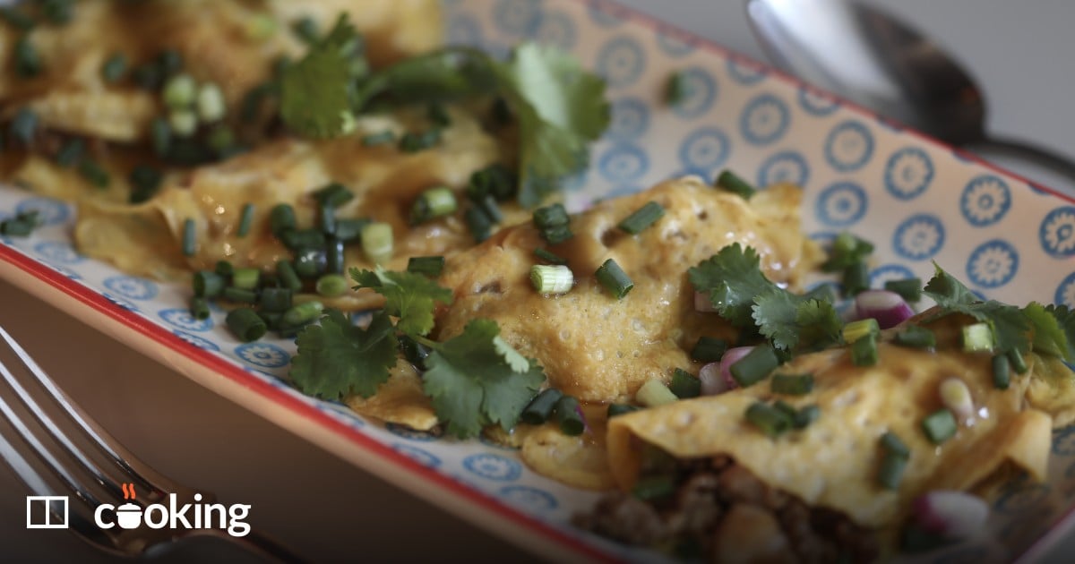 Chinese omelettes with pork, shrimp and snow peas-image