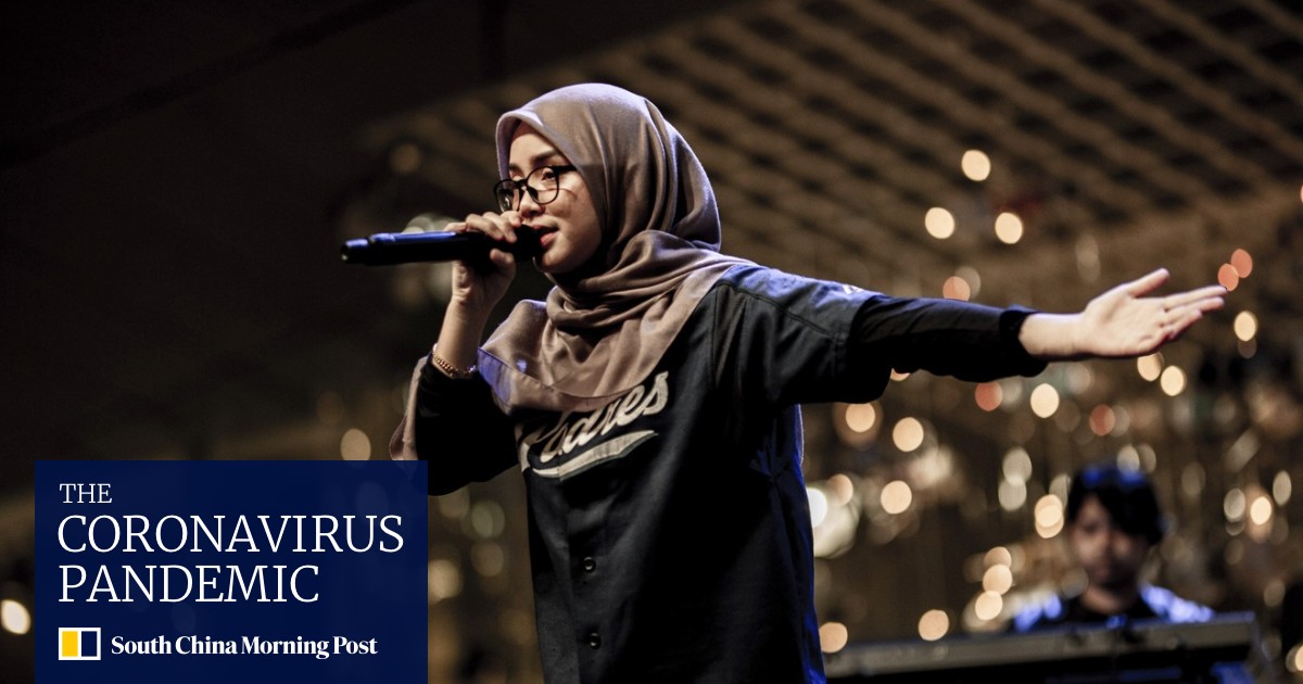 Female Malaysian Hip Hop Artist Who Raps In A Hijab And Traditional Dress We Can T Jump Around So Much South China Morning Post Terdapat 20 lagu lagu rap malaysia, klik salah satu untuk melihat detail dan download lagu. female malaysian hip hop artist who