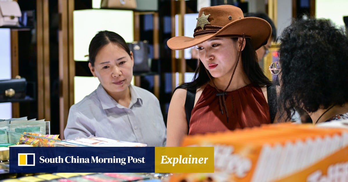 How can you claim tax refunds as a tourist in China?