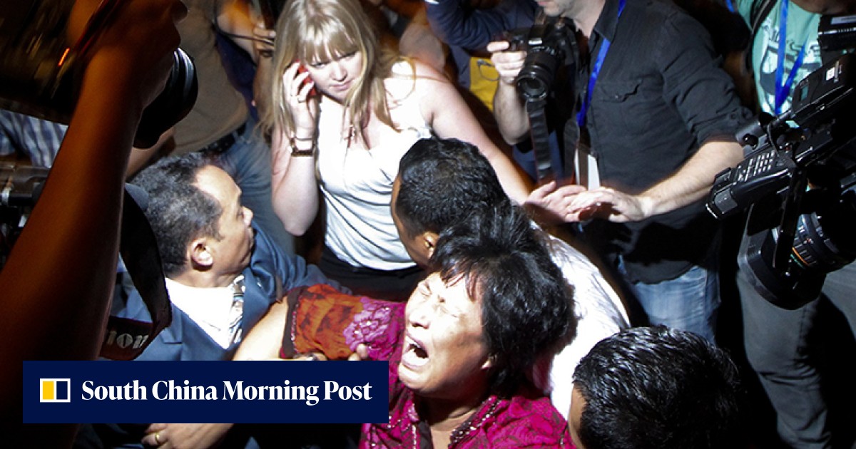 Update | Angry Chinese family members storm Malaysia press briefing to ...