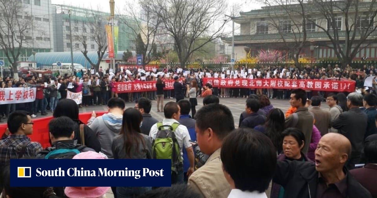 New | Hundreds protest at district government in Beijing for school ...