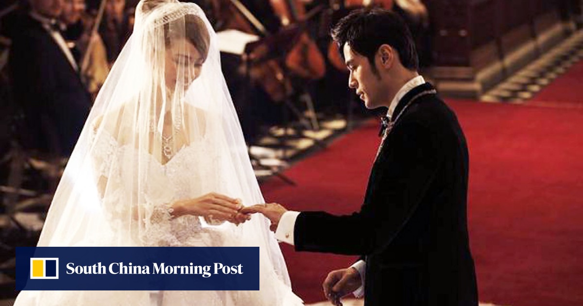 Taiwanese singer Jay Chou marries sweetheart Hannah Quinlivan in