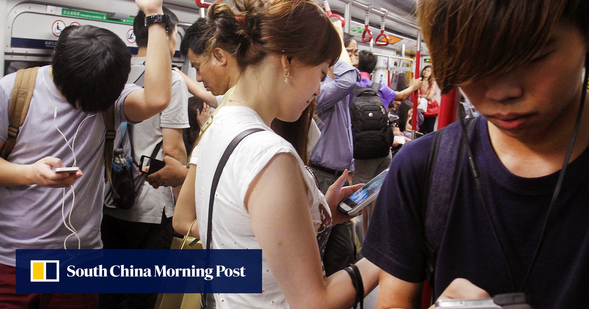 Beware the smartphone zombies blindly wandering around Hong Kong