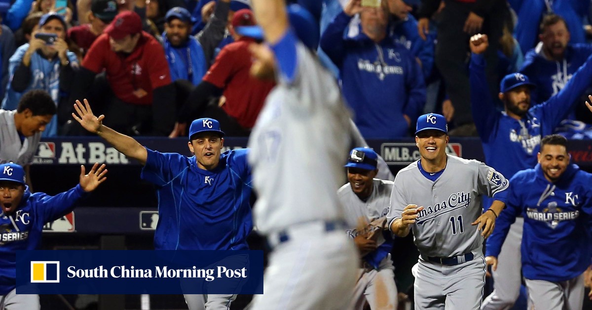 Royals WADE DAVIS celebrates winning the 2015 World Series - Game 5