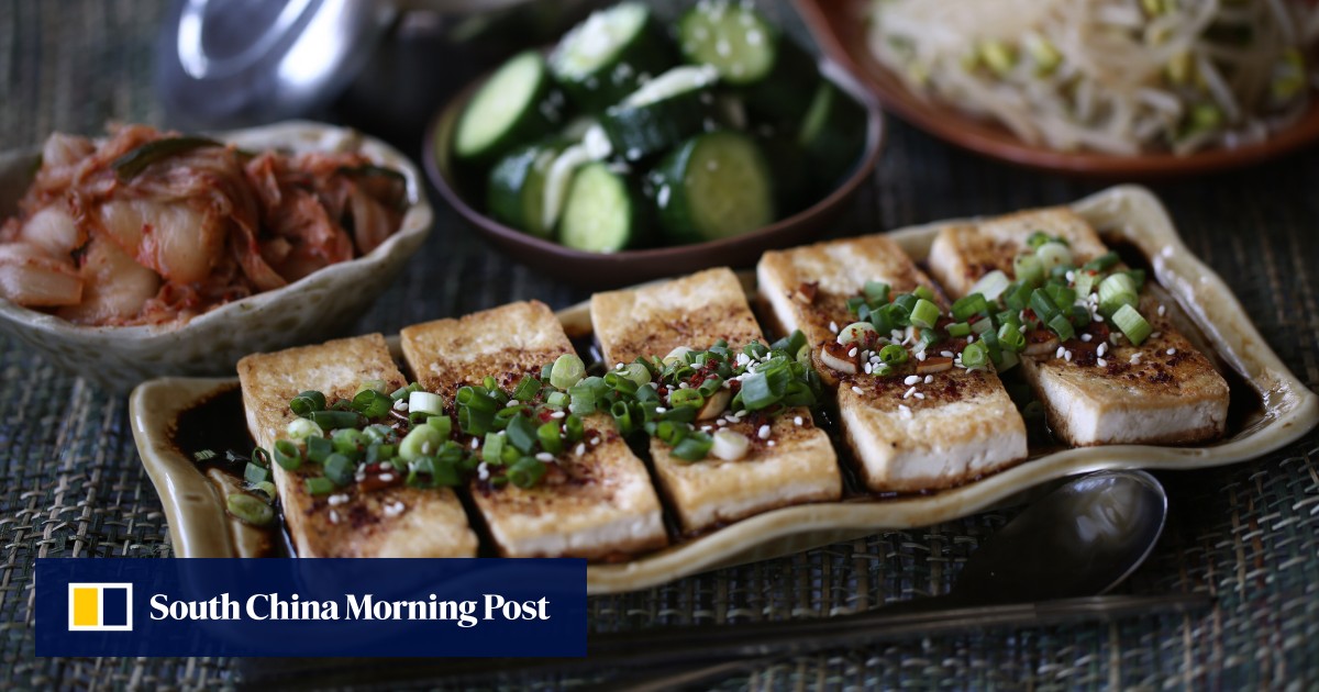 How to make pan-fried Korean bean curd with spiced soy dressing