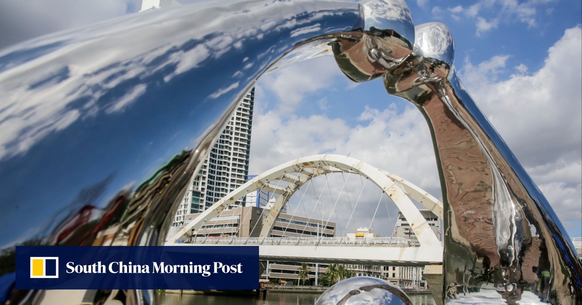Philippines relaxes rules to woo foreign investment