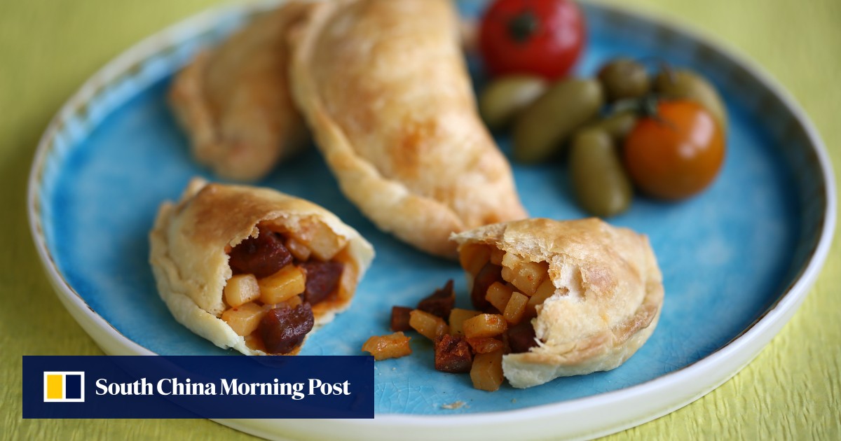 How to make empanadas with cream cheese pastry, filled with potato