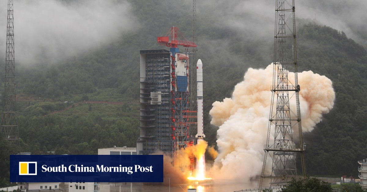 Chinese scientists try to reduce space junk by using drag sail on