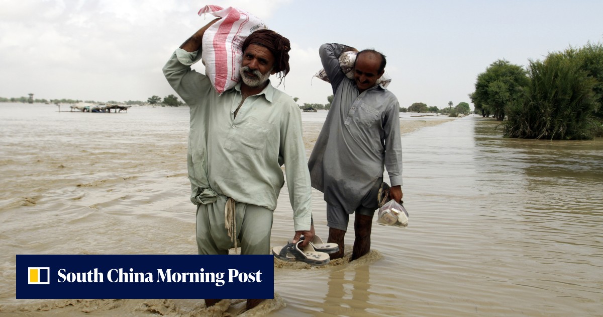 Pakistan floods: death toll tops 1,000 as tens of thousands forced to ...