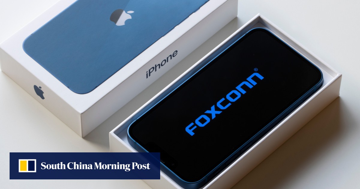 Foxconn quadruples daily cash bonus for assembly line personnel in world’s largest iPhone factory after exodus of workers - SCMP