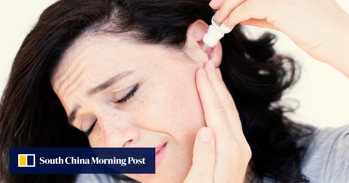 Have earache? Eat raw garlic, pour oil in your ears or water through your nostrils home