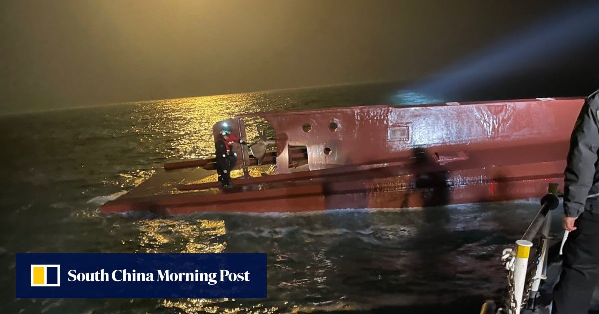 9 missing after fishing boat capsizes in South Korea 9 missing after fishing boat capsizes in South Korea