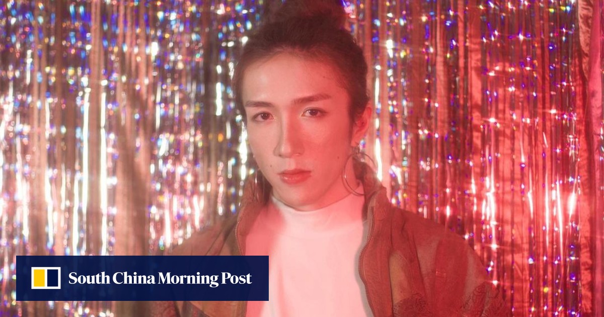 Hong Kong Mirror accident: injured dancer Mo Li takes first steps with