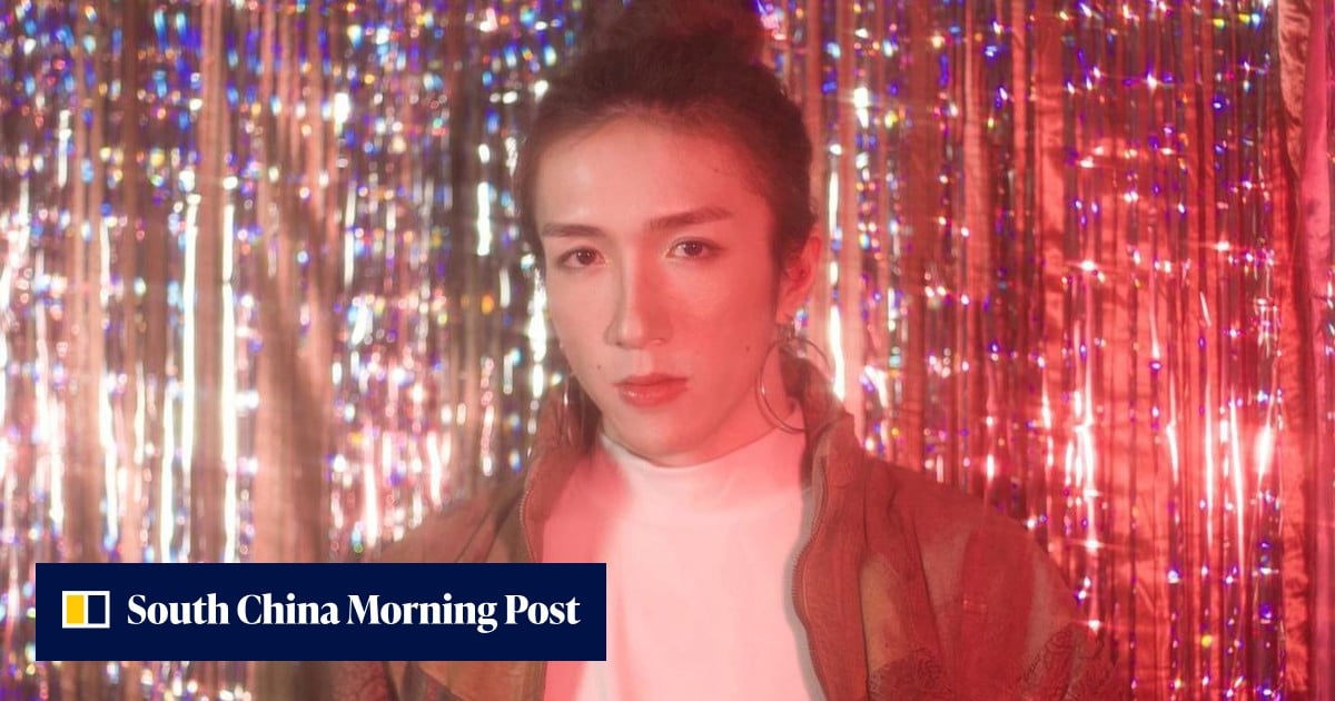 Mo Li Injery Hong Kong Mirror accident: injured dancer Mo Li takes first steps with ...