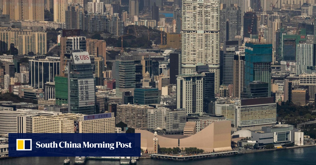 Hong Kong brokerage Bright Smart suspends mainland Chinese clients