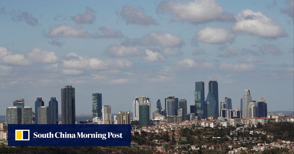 Turkey silences online critics ahead of landmark election
