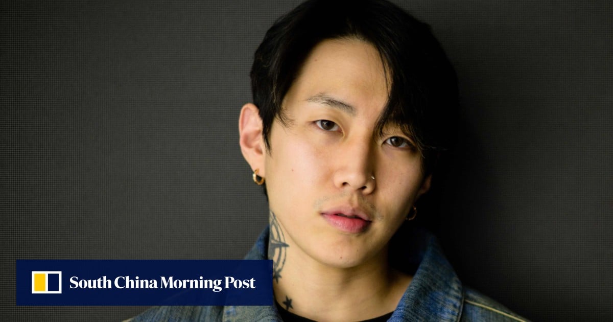 래퍼 박재범이 K팝 블랙리스트에 오른 이유와 힘들게 얻은 컴백, 그리고 그가 “어떤 일에도 씁쓸함”을 거부하는 이유에 대해 이야기합니다. 래퍼 박재범이 K팝 블랙리스트에 오른 이유와 힘들게 얻은 컴백, 그리고 그가 “어떤 일에도 씁쓸함”을 거부하는 이유에 대해 이야기합니다.