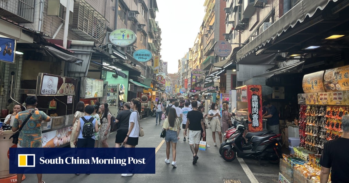 대만은 중국 본토가 여전히 입국을 거부함에 따라 한국, 싱가포르 및 홍콩 관광객에 의존합니다.
