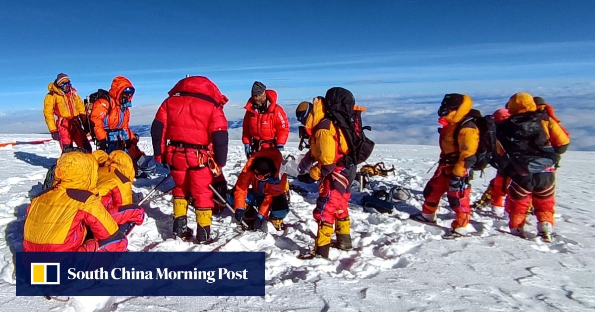 On the roof of the world, a Chinese team tests the extremes of environmental science