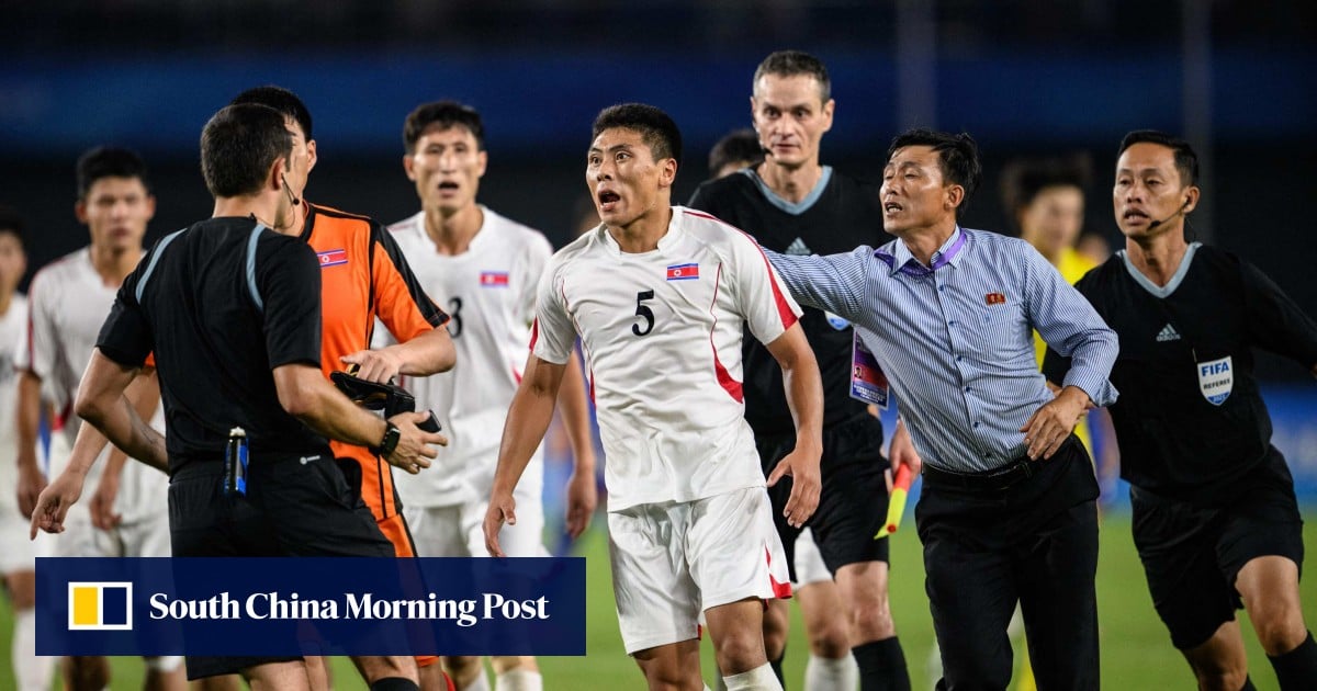 2023년 아시안게임: 일본에 패한 뒤 분노한 북한 축구선수, 심판 공격 2023년 아시안게임: 일본에 패한 뒤 분노한 북한 축구선수, 심판 공격