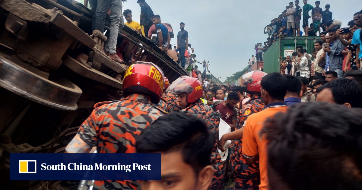 Seventeen dead, at least 100 injured in Bangladesh train crash