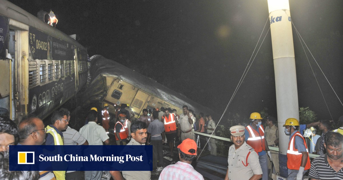 At least 10 dead and 25 injured in India after crash between two passenger trains
