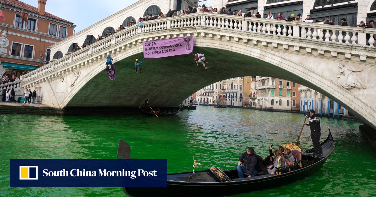 Climate protesters turn Venice’s Grand Canal green