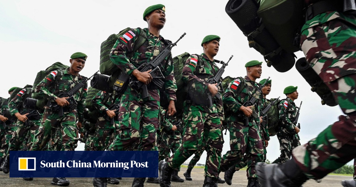 Presiden Indonesia Joko Widodo memerintahkan tentara untuk membantu petani padi di tengah kekeringan dan masalah ketahanan pangan