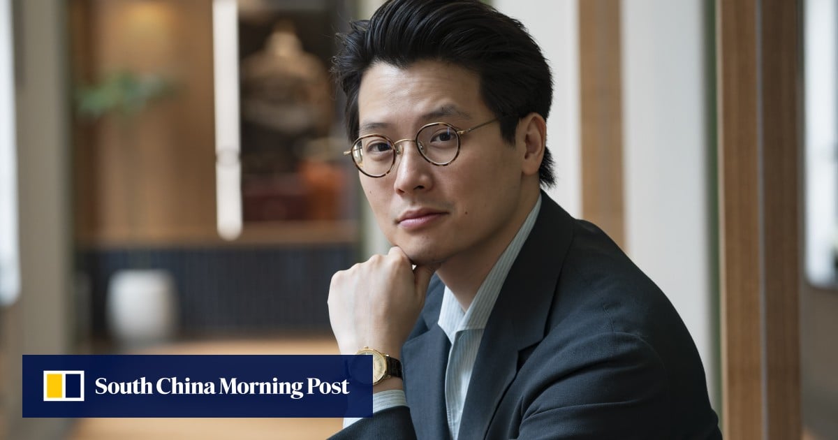 Mark Chu dari The Armory tentang jam tangan dan Pedder Arcade baru di Hong Kong: Usaha gaya hidup terbaru untuk pria penuh gaya menjadi perbincangan di kota ini, menyambut Phillips Perpetual, Drumohr, dan Nigel Cabourn. Mark Chu dari The Armory tentang jam tangan dan Pedder Arcade baru di Hong Kong: Usaha gaya hidup terbaru untuk pria penuh gaya menjadi perbincangan di kota ini, menyambut Phillips Perpetual, Drumohr, dan Nigel Cabourn.