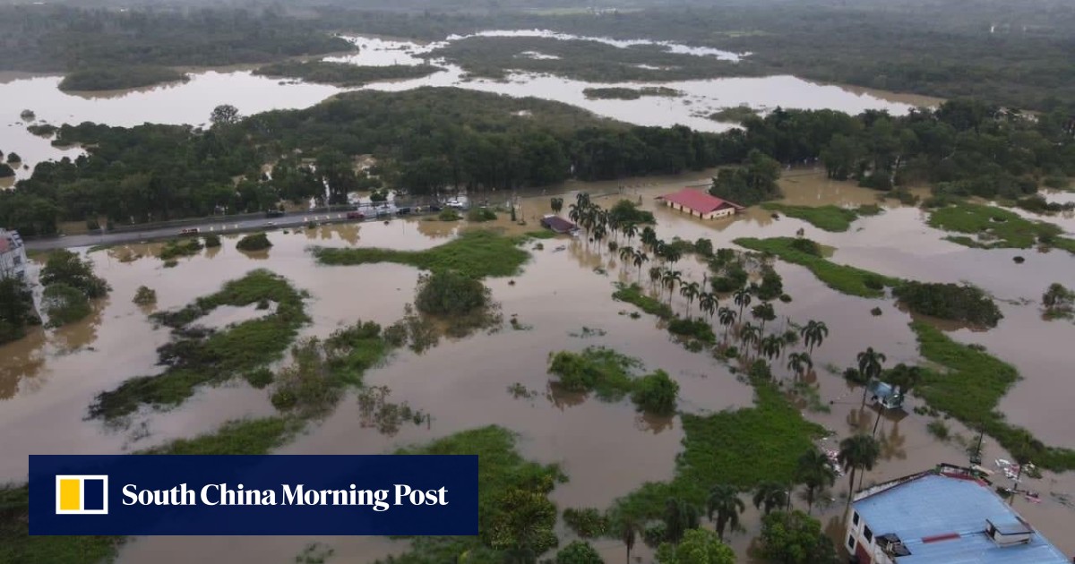 Malaysia floods force 25,000 to leave homes, locals slam project to stem river flow as useless