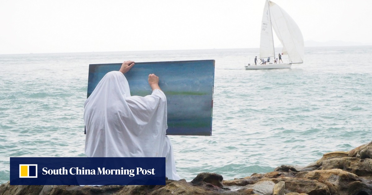 Spanish artist who covers himself in a white sheet so he can use all 5 senses to paint depicts Hong Kong as not done before