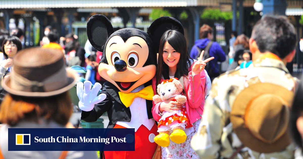 Tokyo Disneyland actor goes viral for staying in character, pacifying visitors during Japan earthquake warning