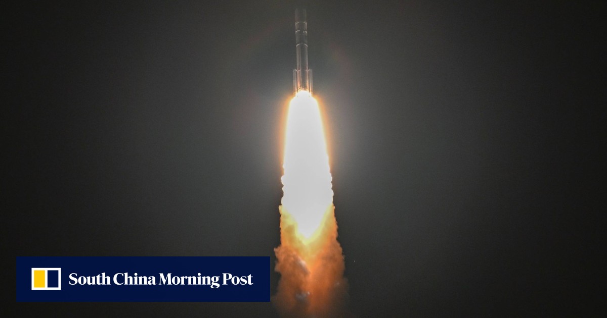 First US lunar lander in more than 50 years rockets toward moon