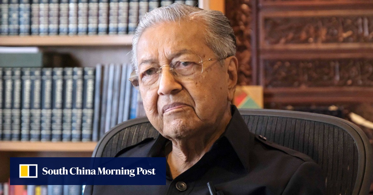 马来西亚前总理马哈蒂尔抨击批评者是“种族主义者”