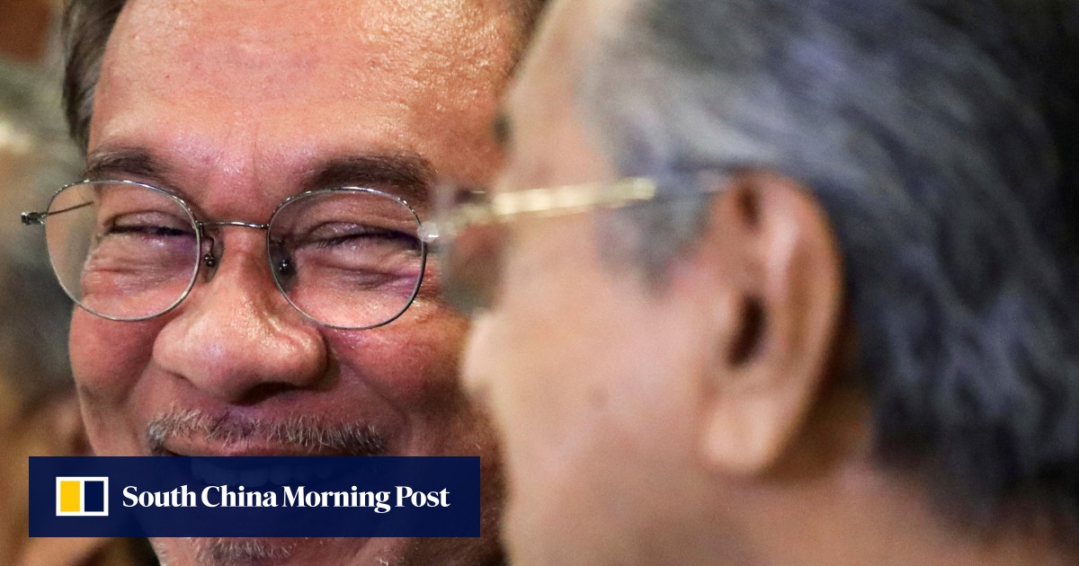 马哈蒂尔的律师抨击安瓦尔,称马来西亚“出于政治动机”重新讨论新加坡白礁岛问题 马哈蒂尔的律师抨击安瓦尔,称马来西亚“出于政治动机”重新讨论新加坡白礁岛问题