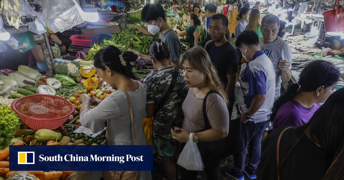 Pinuna ng mga opisyal ng Pilipinas ang pagpayag sa ‘shrinkflation’ habang nakikipagpunyagi ang mga mamimili Pinuna ng mga opisyal ng Pilipinas ang pagpayag sa ‘shrinkflation’ habang nakikipagpunyagi ang mga mamimili