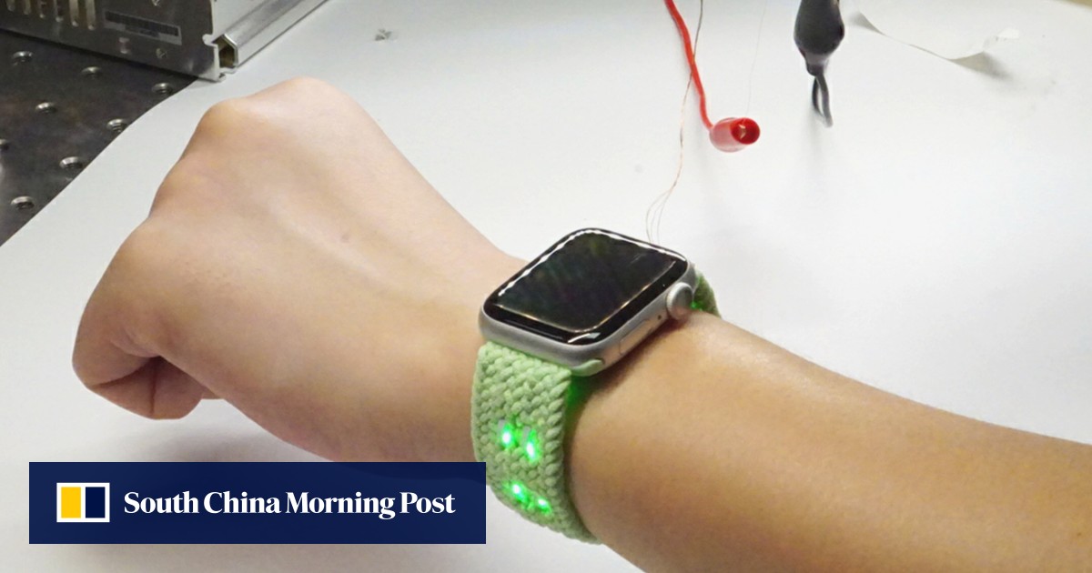 중국 연구자들은 웨어러블 기술의 '도약'으로 본 싱가포르가 만든 초박형 스마트 섬유.