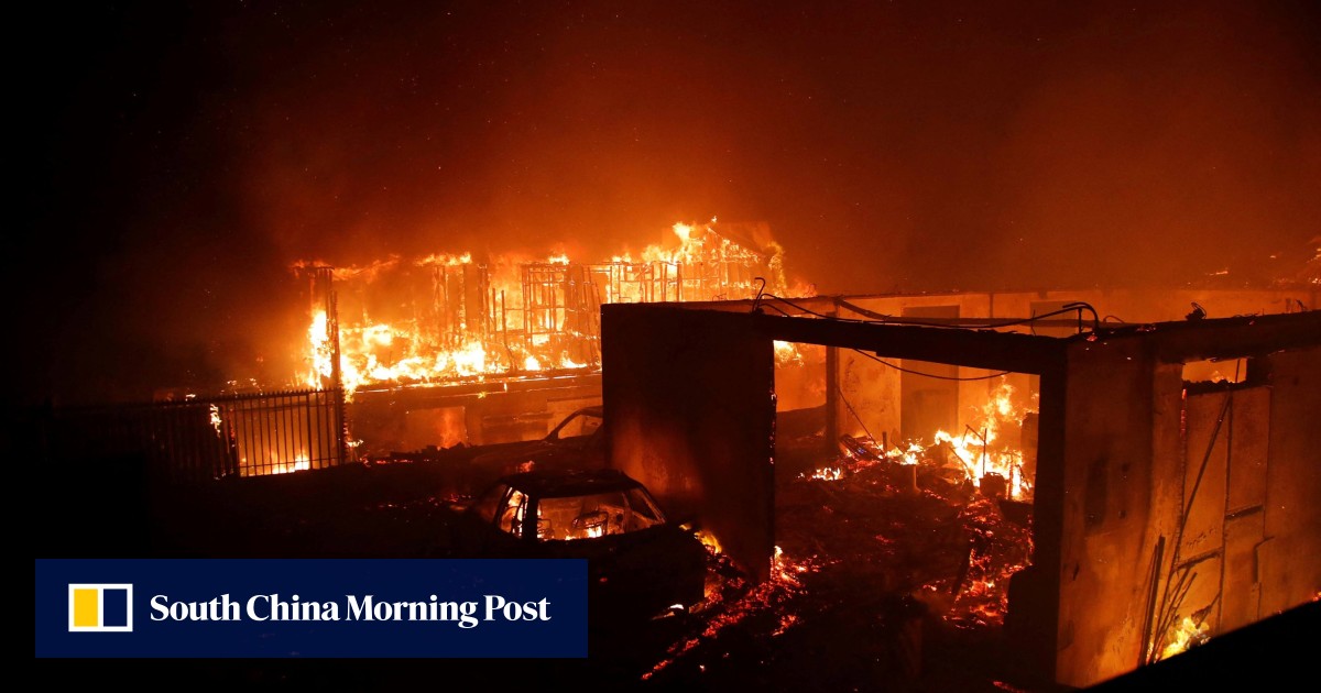 Se teme que al menos 10 personas hayan muerto en los incendios forestales de Chile, con cientos de hogares amenazados