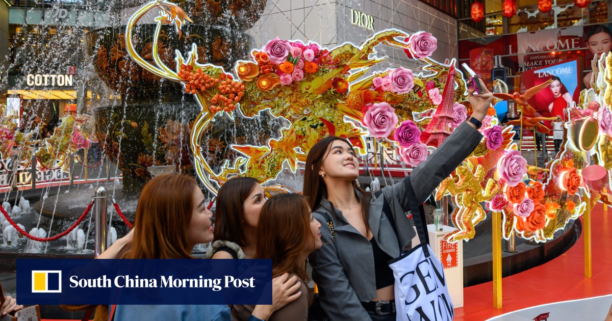 随着新加坡的美元走高,新加坡购物者在马来西亚抢购农历新年特价商品:“这就像奖金” 随着新加坡的美元走高,新加坡购物者在马来西亚抢购农历新年特价商品:“这就像奖金”